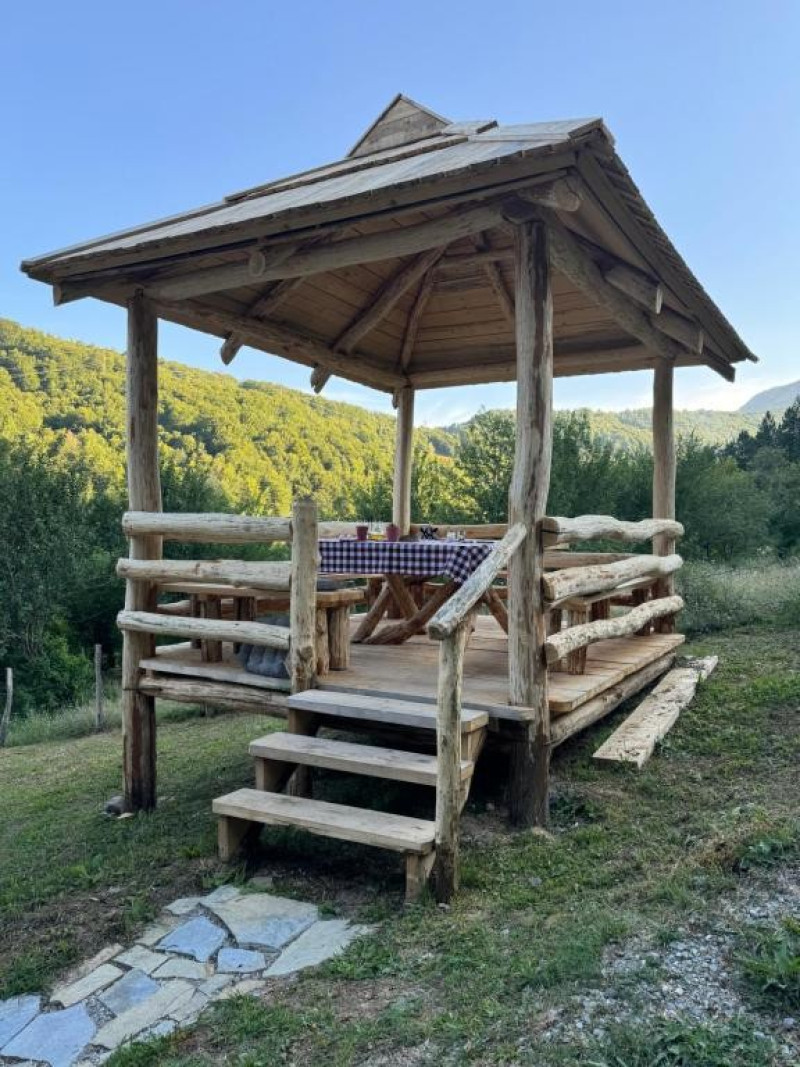 SEOSKO DOMAĆINSTVO "WOLF  APARTMENTS" 2