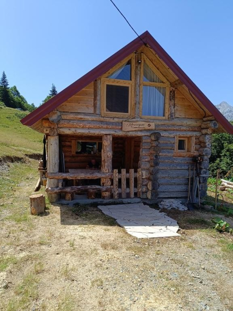 SEOSKO DOMAĆINSTVO "MONTENEGRINA KOMOVI" 2