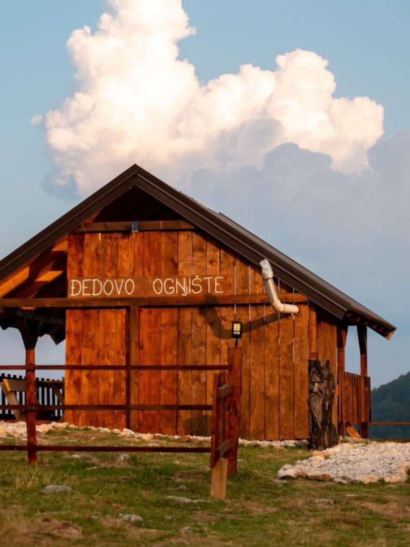 SEOSKO DOMAĆINSTVO "ĐEDOVO OGNJIŠTE" 2