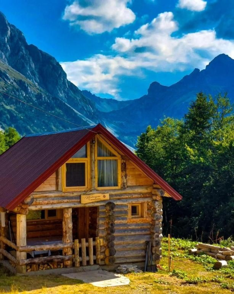 SEOSKO DOMAĆINSTVO "MONTENEGRINA KOMOVI" 1