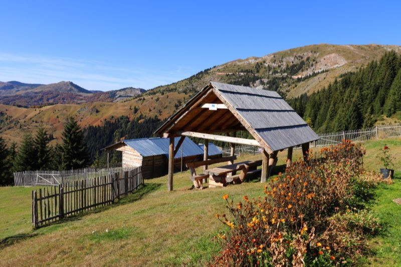 DORFHAUSHALT „VUJOV KATUN”