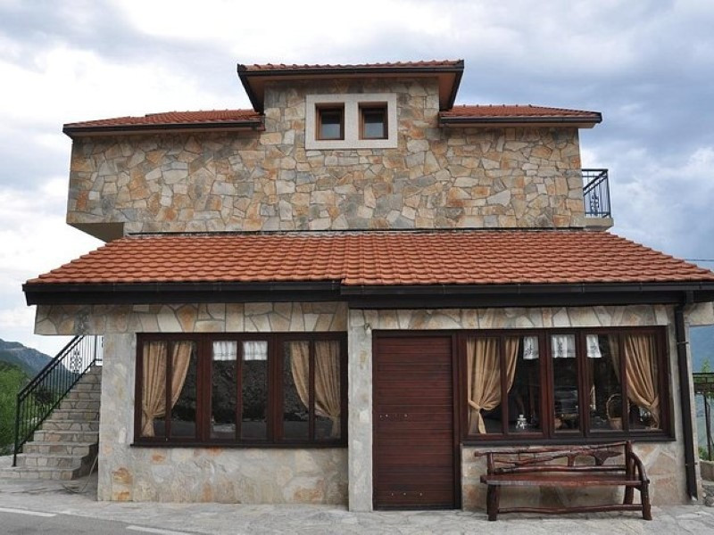 “OSTROŠKE GREDE” RURAL HOUSEHOLD